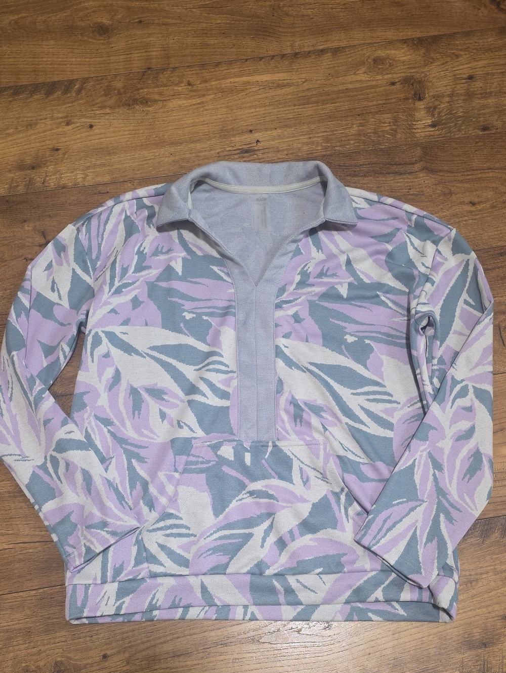 zuda Lavender & Gray Leaf-Print Pullover